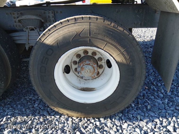 image for item YA1842 2016 Western Star 4700 feed mixer truck