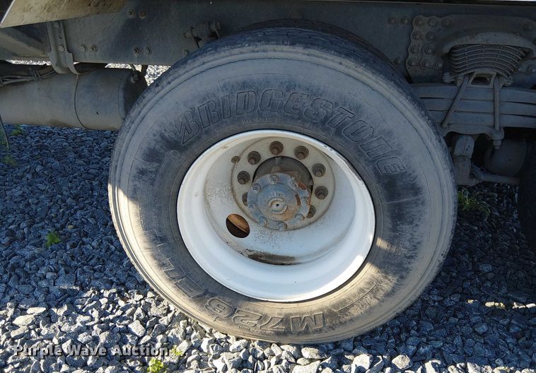 image for item YA1842 2016 Western Star 4700 feed mixer truck