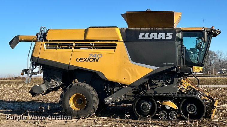 image for item YA1876 Claas Lexion 740 combine