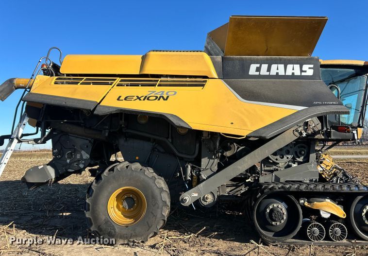 image for item YA1876 Claas Lexion 740 combine