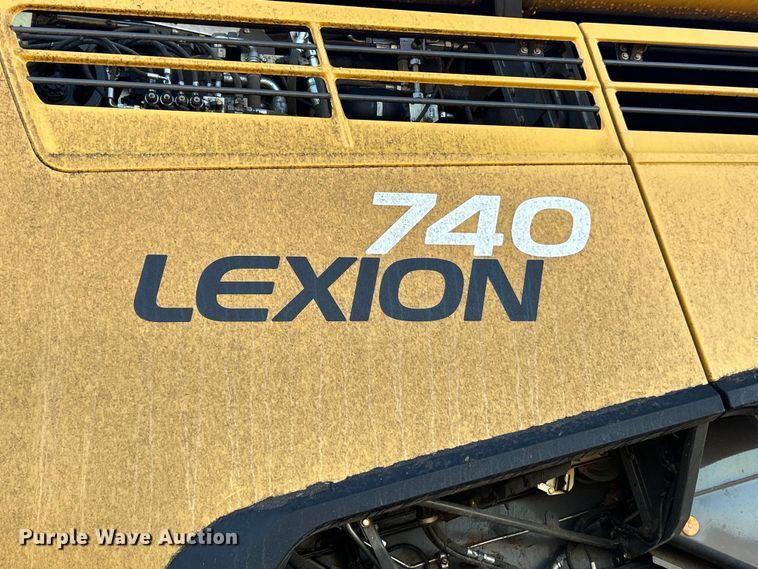 image for item YA1876 Claas Lexion 740 combine