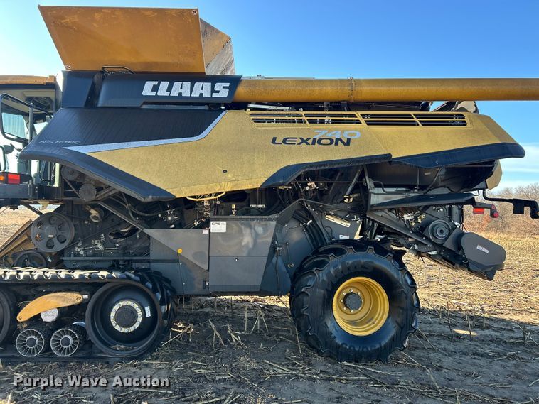 image for item YA1876 Claas Lexion 740 combine