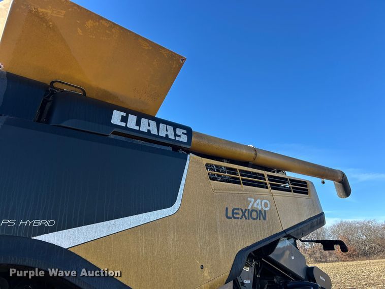 image for item YA1876 Claas Lexion 740 combine