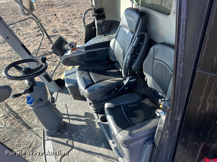 image for item YA1876 Claas Lexion 740 combine