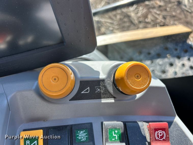 image for item YA1876 Claas Lexion 740 combine