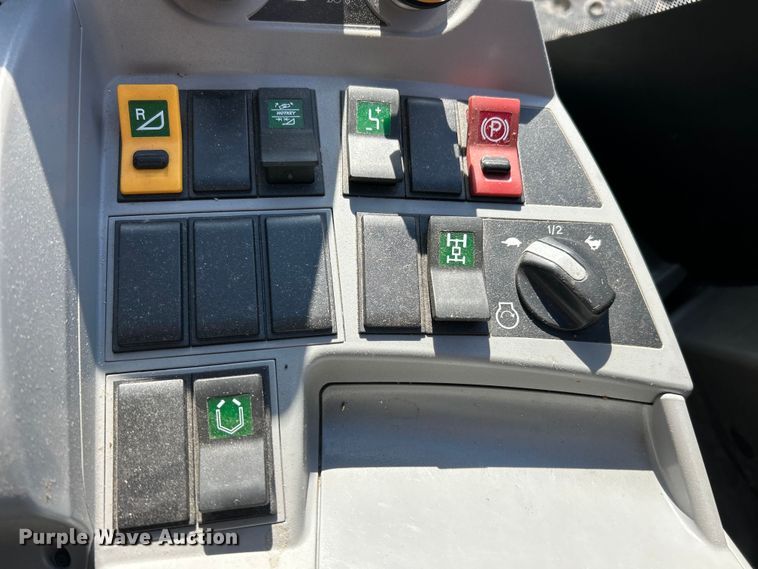 image for item YA1876 Claas Lexion 740 combine