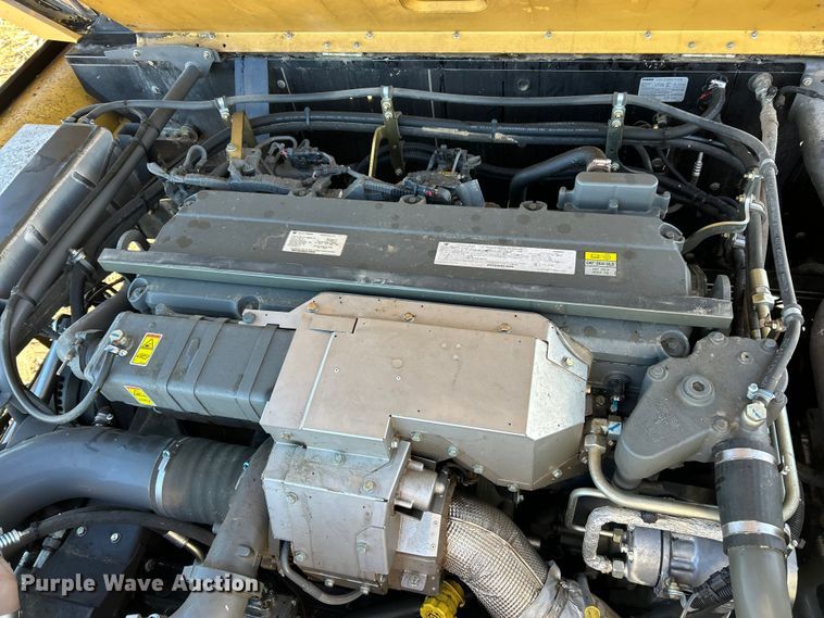 image for item YA1876 Claas Lexion 740 combine