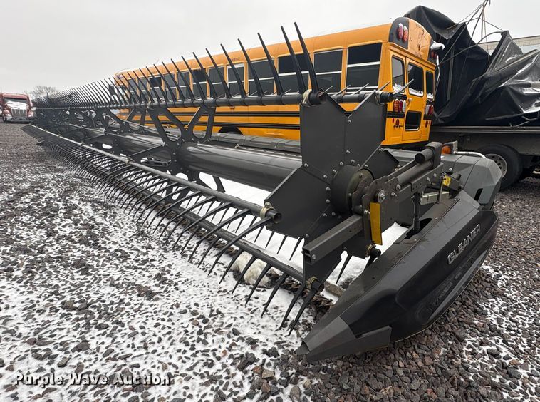 image for item YA1881 2022 Gleaner 9340 draper head