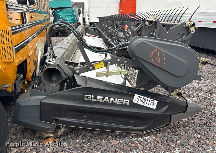image for item YA1881 2022 Gleaner 9340 draper head
