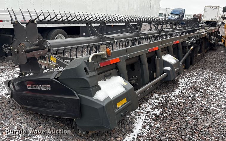 image for item YA1881 2022 Gleaner 9340 draper head