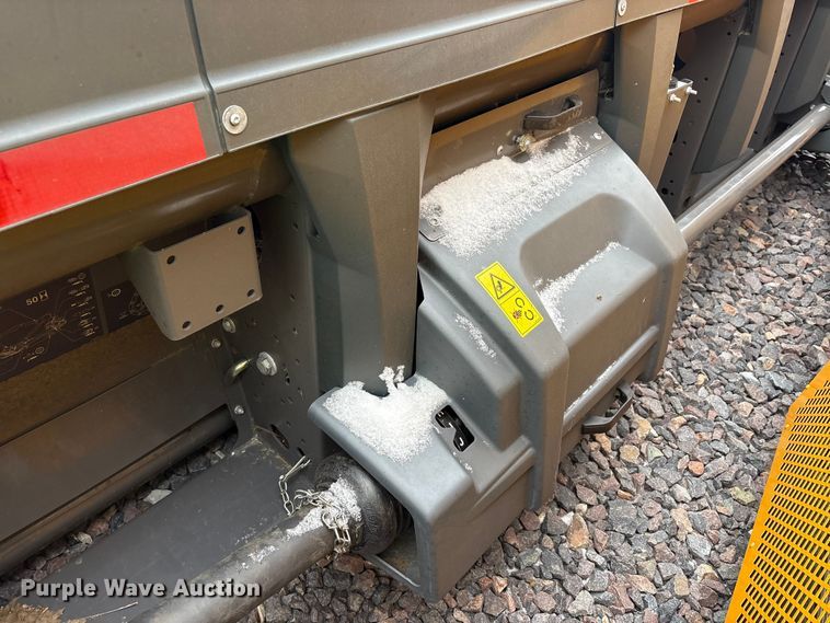 image for item YA1881 2022 Gleaner 9340 draper head