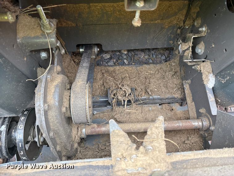 image for item YA1881 2022 Gleaner 9340 draper head