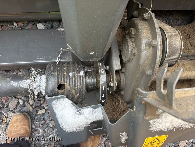 image for item YA1881 2022 Gleaner 9340 draper head