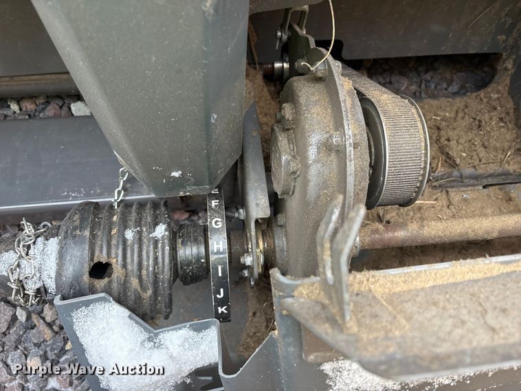 image for item YA1881 2022 Gleaner 9340 draper head