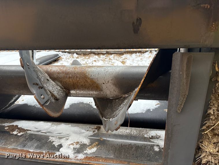 image for item YA1881 2022 Gleaner 9340 draper head