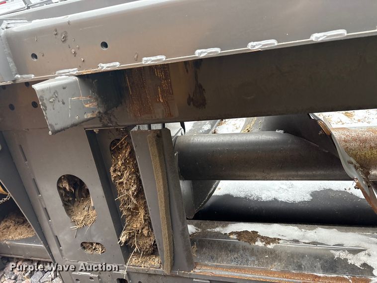 image for item YA1881 2022 Gleaner 9340 draper head