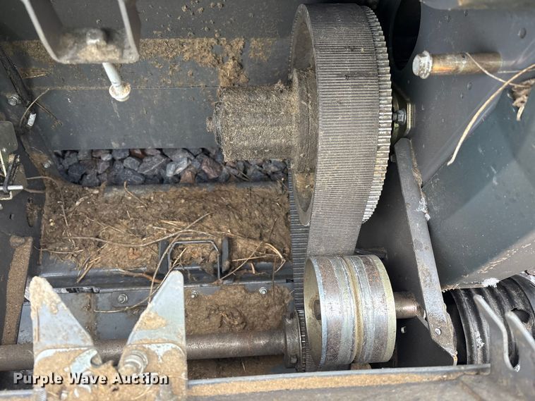 image for item YA1881 2022 Gleaner 9340 draper head