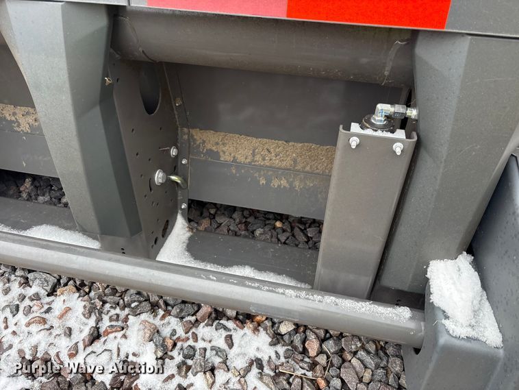 image for item YA1881 2022 Gleaner 9340 draper head