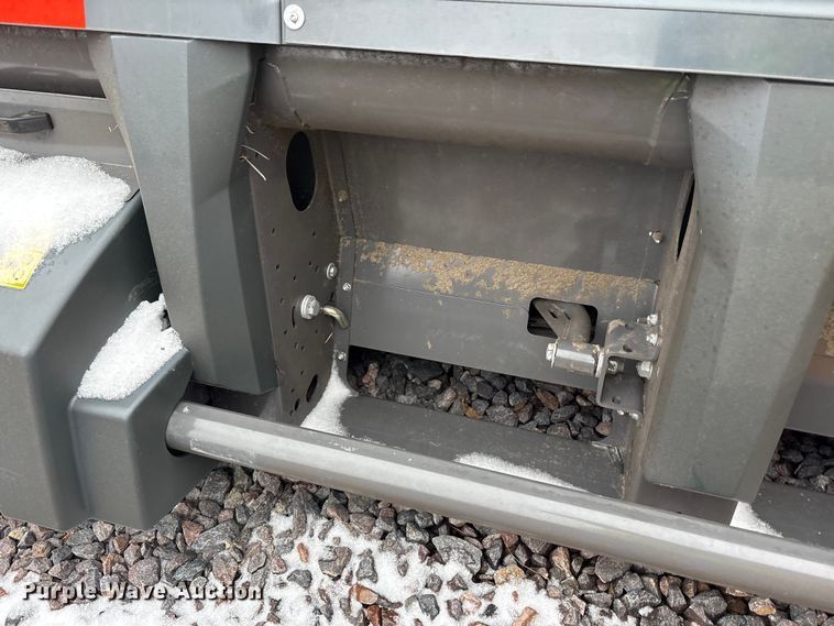 image for item YA1881 2022 Gleaner 9340 draper head