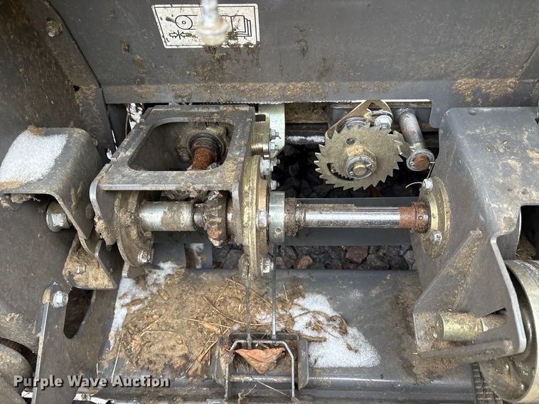 image for item YA1881 2022 Gleaner 9340 draper head