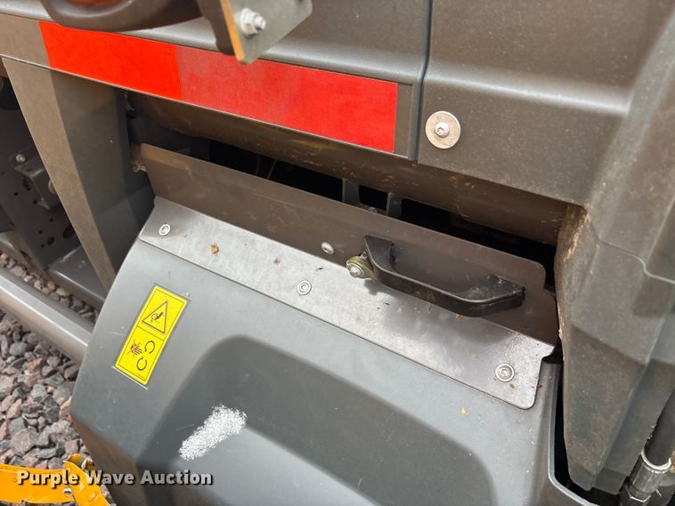 image for item YA1881 2022 Gleaner 9340 draper head