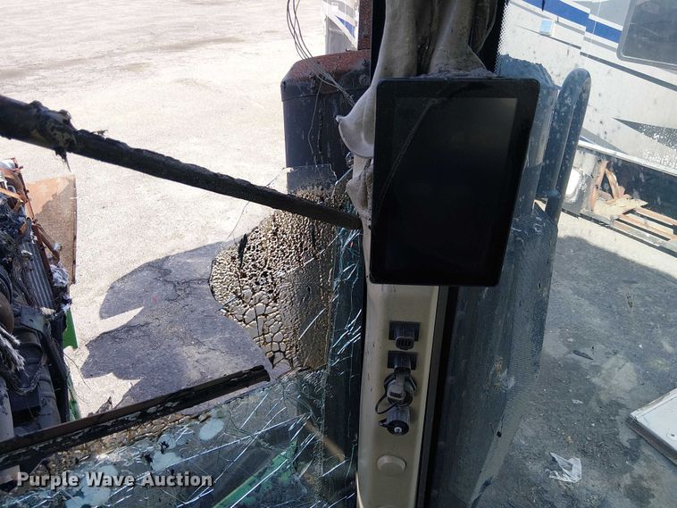 image for item YA1898 2024 John Deere 8RT 370 tractor