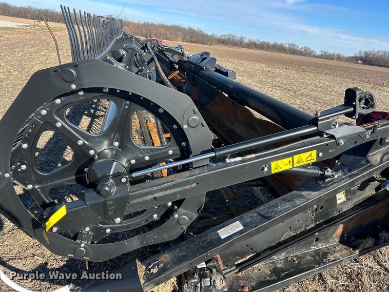 image for item YA1983 2021 MacDon FD140 flex draper head