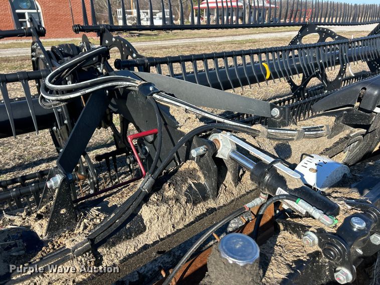 image for item YA1983 2021 MacDon FD140 flex draper head