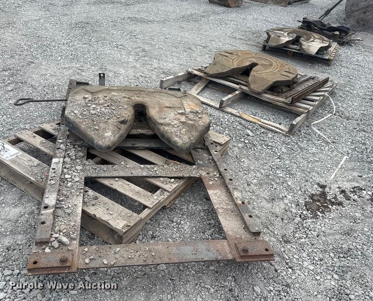 image for item DQ4203 (4) fifth wheel plates