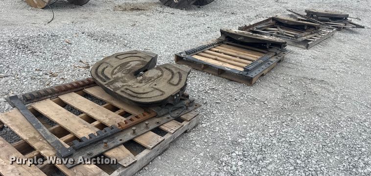 image for item DQ4203 (4) fifth wheel plates