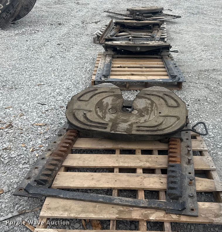 image for item DQ4203 (4) fifth wheel plates