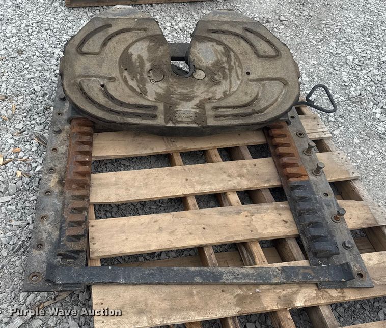 image for item DQ4203 (4) fifth wheel plates