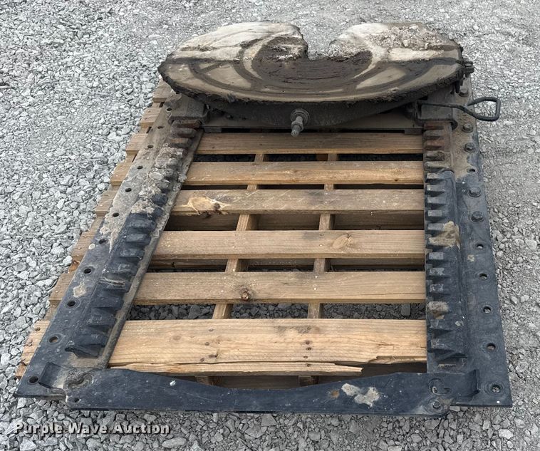 image for item DQ4203 (4) fifth wheel plates