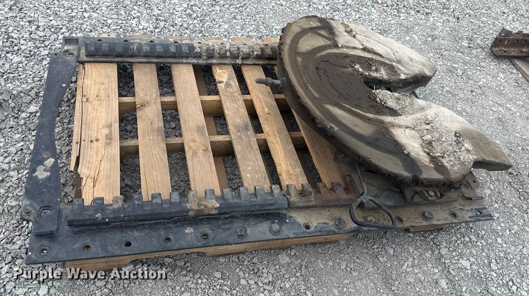 image for item DQ4203 (4) fifth wheel plates