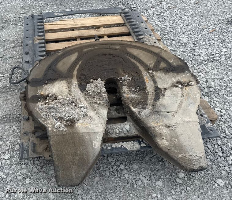 image for item DQ4203 (4) fifth wheel plates