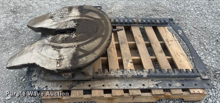 image for item DQ4203 (4) fifth wheel plates