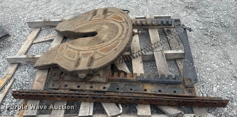 image for item DQ4203 (4) fifth wheel plates