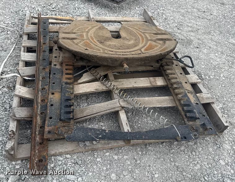 image for item DQ4203 (4) fifth wheel plates