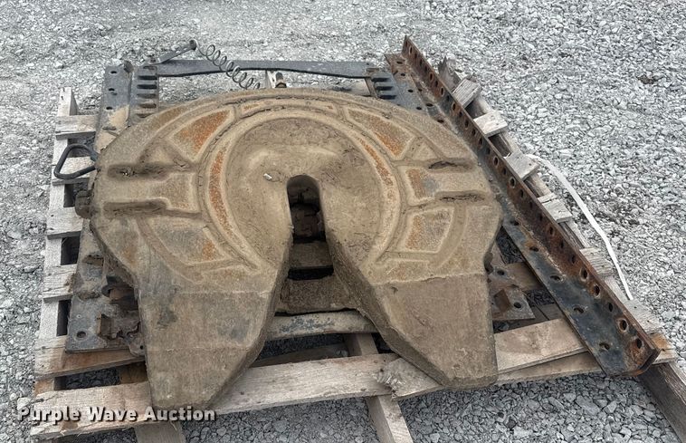 image for item DQ4203 (4) fifth wheel plates