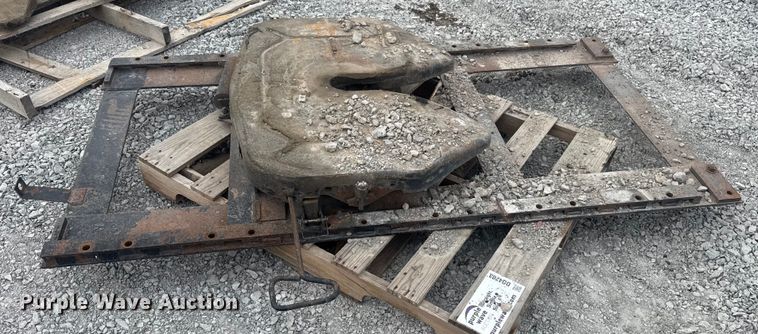 image for item DQ4203 (4) fifth wheel plates