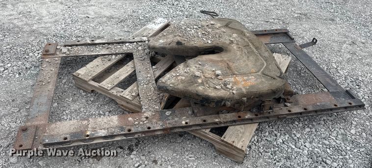 image for item DQ4203 (4) fifth wheel plates