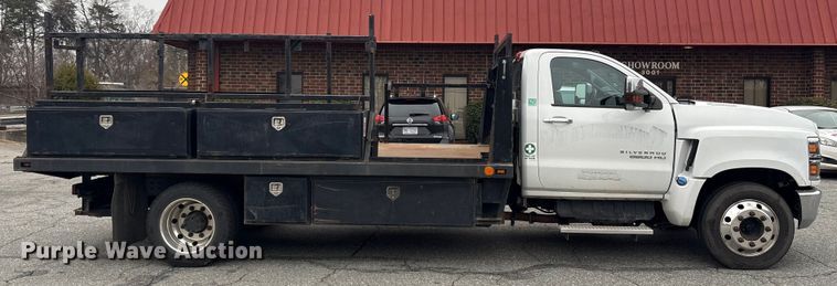 image for item DT2780 2019 Chevrolet Silverado 6500HD flatbed truck