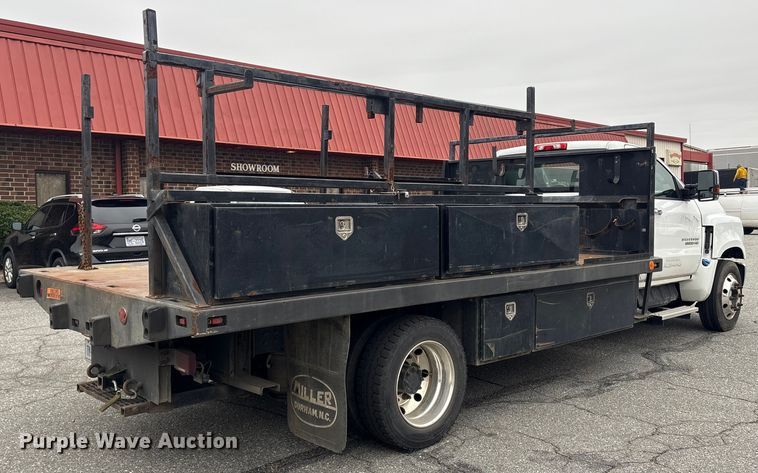 image for item DT2780 2019 Chevrolet Silverado 6500HD flatbed truck