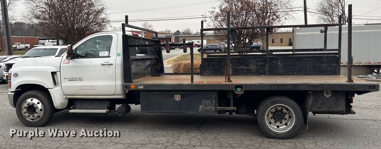 image for item DT2780 2019 Chevrolet Silverado 6500HD flatbed truck