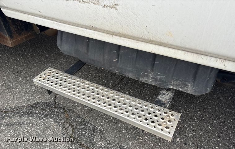 image for item DT2780 2019 Chevrolet Silverado 6500HD flatbed truck