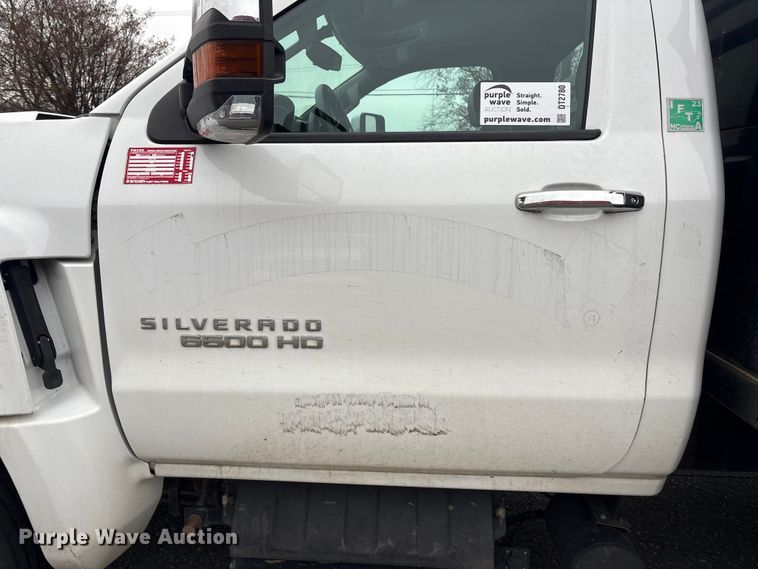 image for item DT2780 2019 Chevrolet Silverado 6500HD flatbed truck