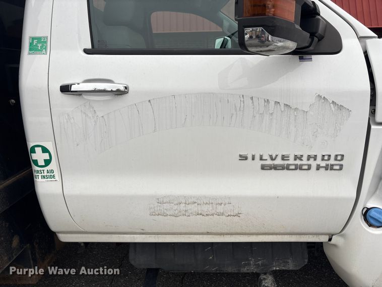 image for item DT2780 2019 Chevrolet Silverado 6500HD flatbed truck