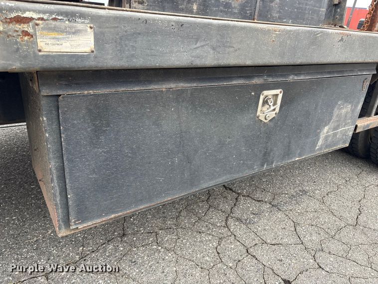 image for item DT2780 2019 Chevrolet Silverado 6500HD flatbed truck