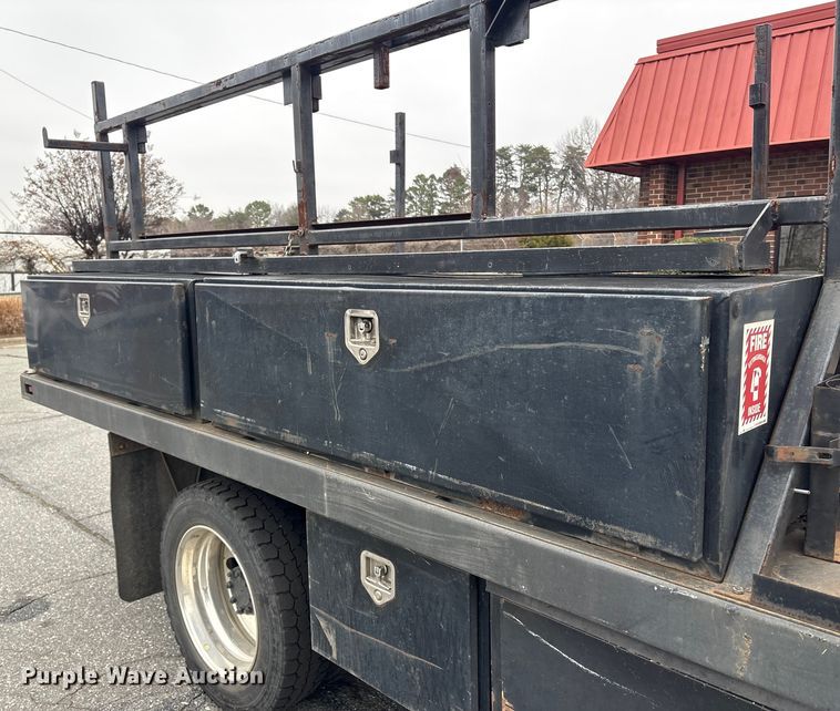 image for item DT2780 2019 Chevrolet Silverado 6500HD flatbed truck