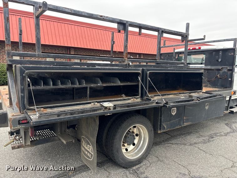 image for item DT2780 2019 Chevrolet Silverado 6500HD flatbed truck